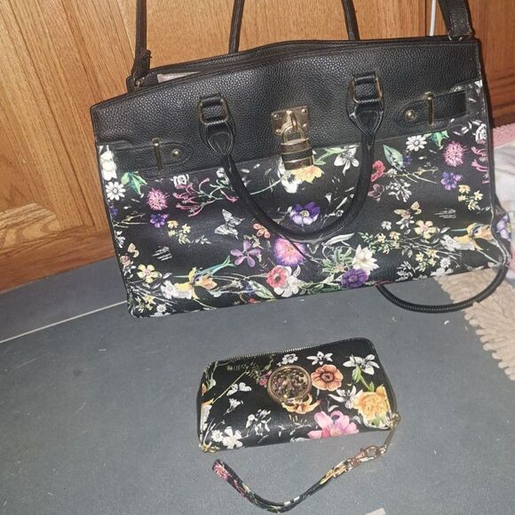 Beautiful Oversize Purse-Bag-Tote-Overnight Bag with wallet - Picture 8 of 8